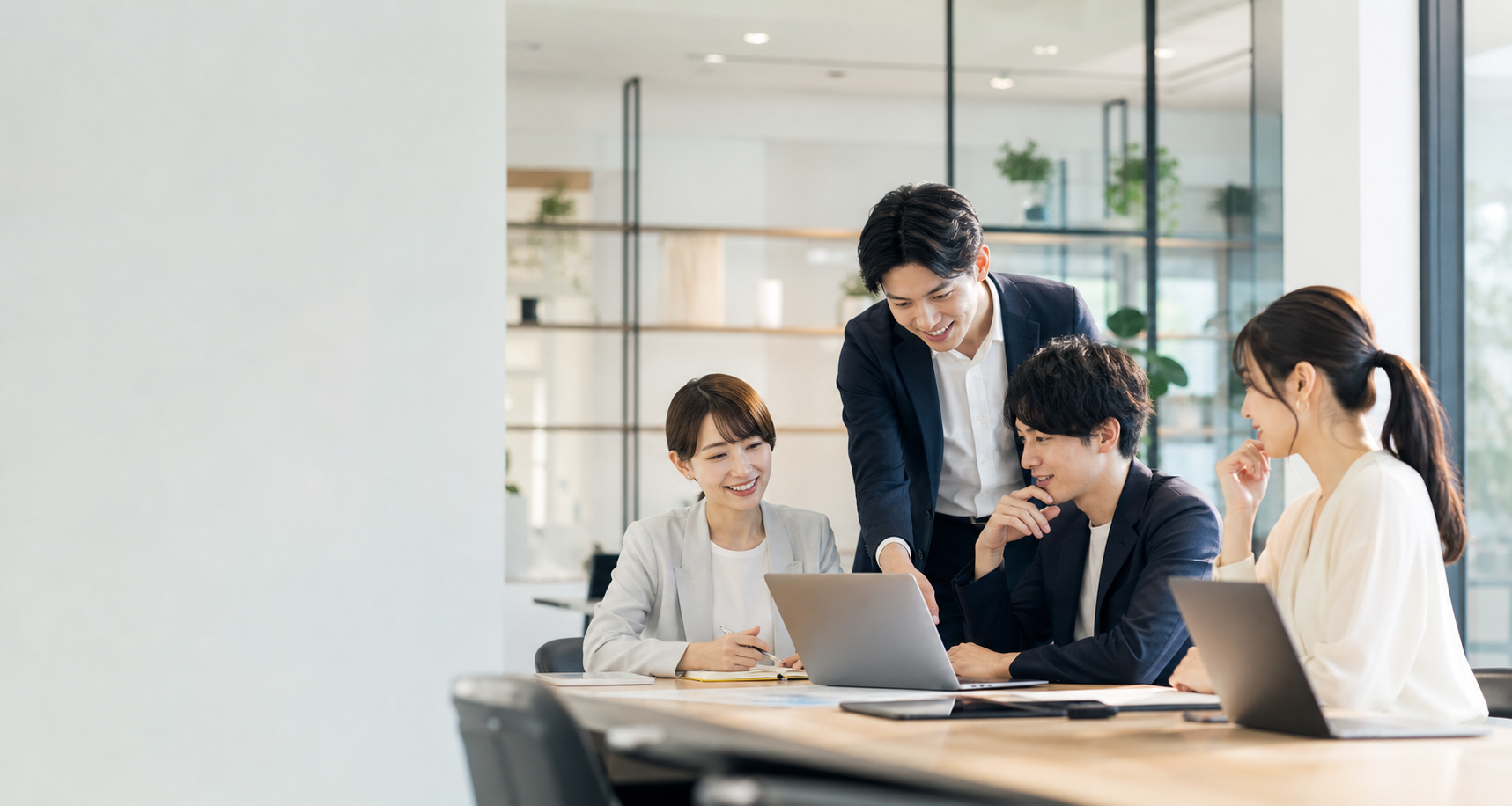 生成AI研修で業務改善を話し合う様子